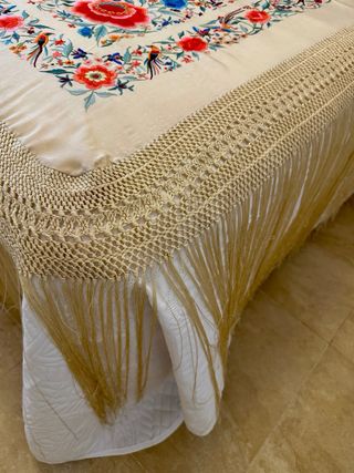 Antiguo Mantón de Manila bordado