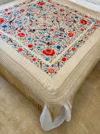 Antiguo Mantón de Manila bordado