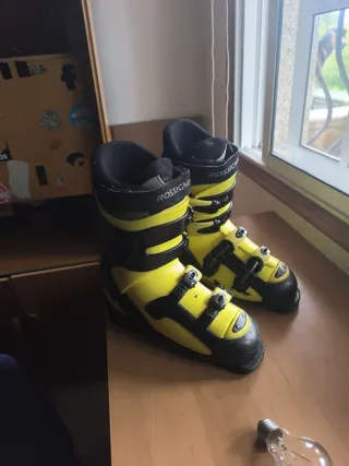 Botas de esquí Rossignol amarillas y negras