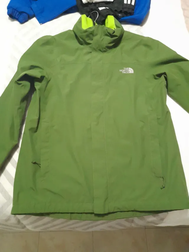 2 Chubasquero The North Face verde y negro