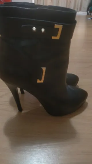 Botines Guess Tacón Aguja Negros Talla 39.