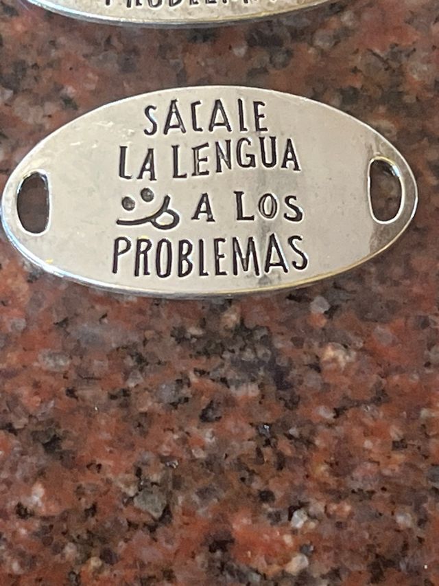 Placas Sácala la lengua a los problemas 43 x23