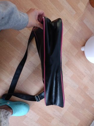 Mochila McKenzie Negra y Rosa con algo de desgaste