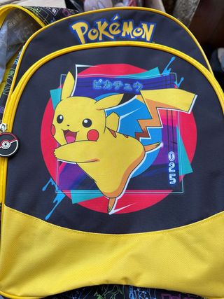 Mochila Pokemon Pikachu Negra y Amarilla