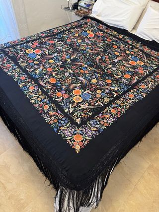 Antiguo Mantón de Manila bordado