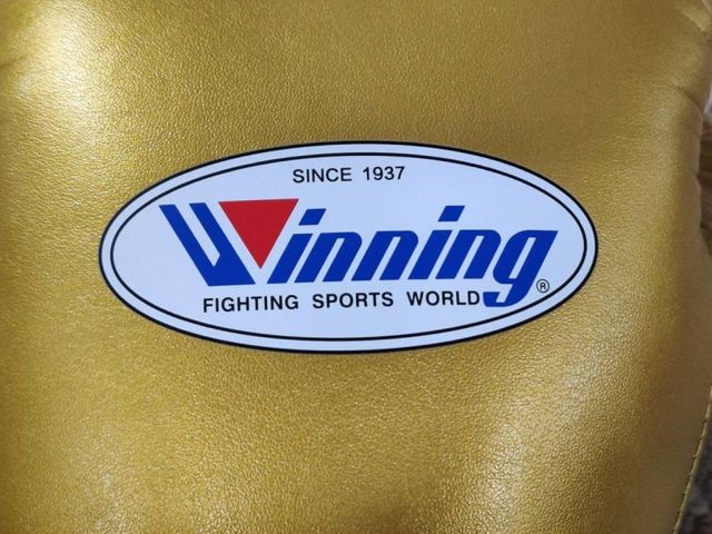 Guantes de boxeo Winning dorados