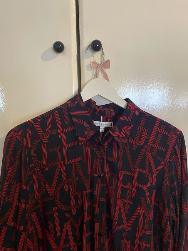 Camisa Tommy Hilfiger Estampada Roja y Negra