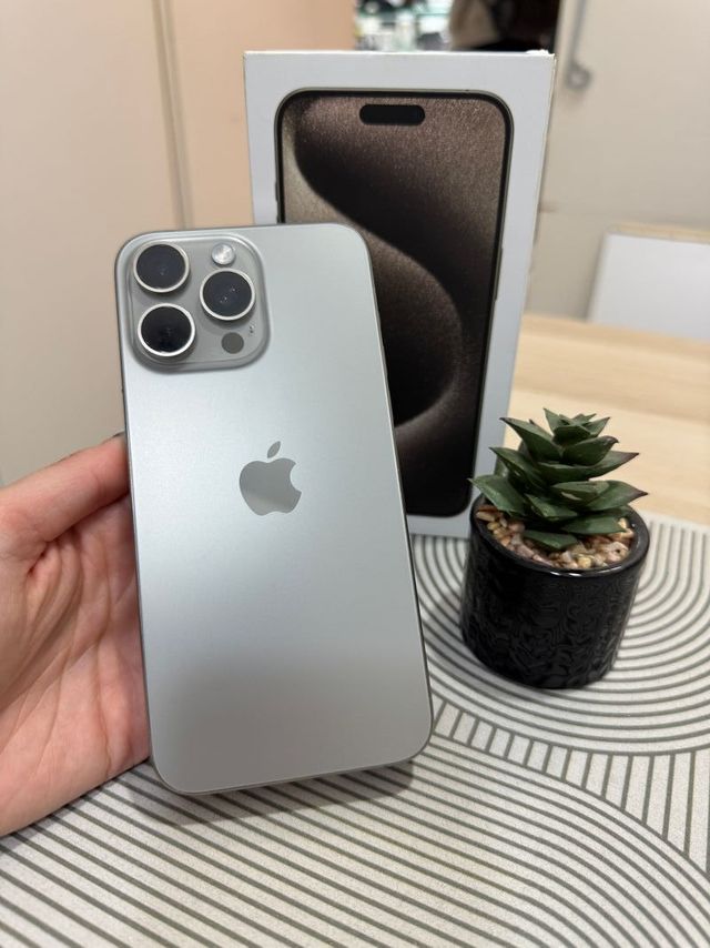 iPhone 15 pro Max 256gb como novo
