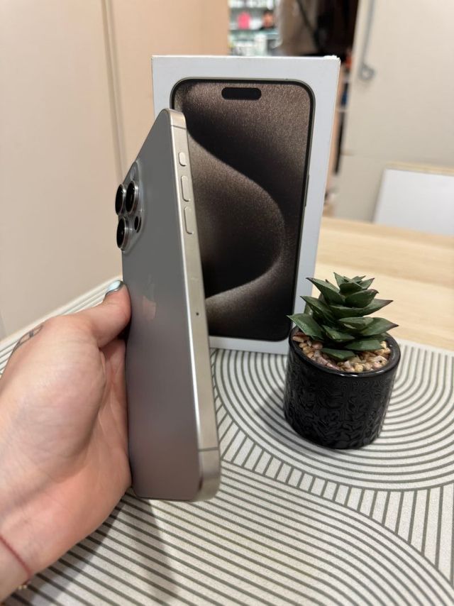 iPhone 15 pro Max 256gb como novo