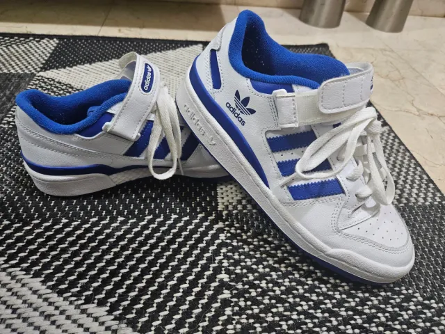 Adidas niño talla 36 2/3 cómo nuevas.