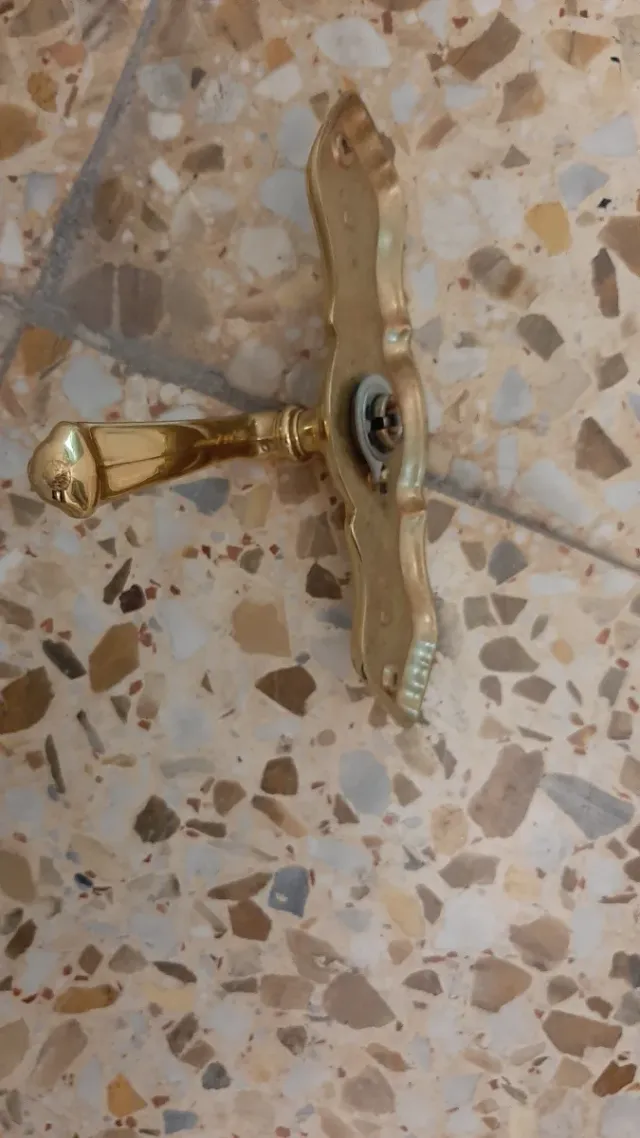 Picaporte dorado