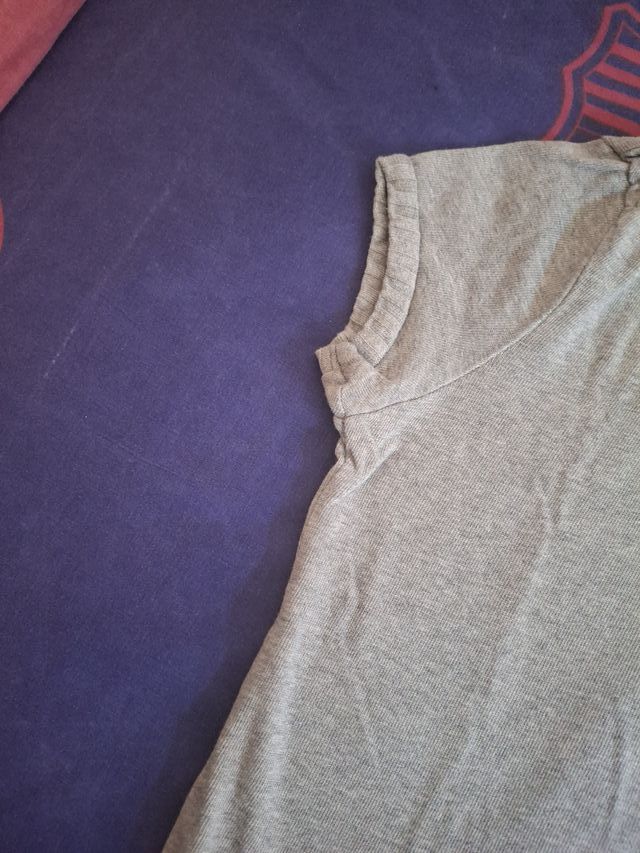 Jersey manga corta y cuello buelto color gris