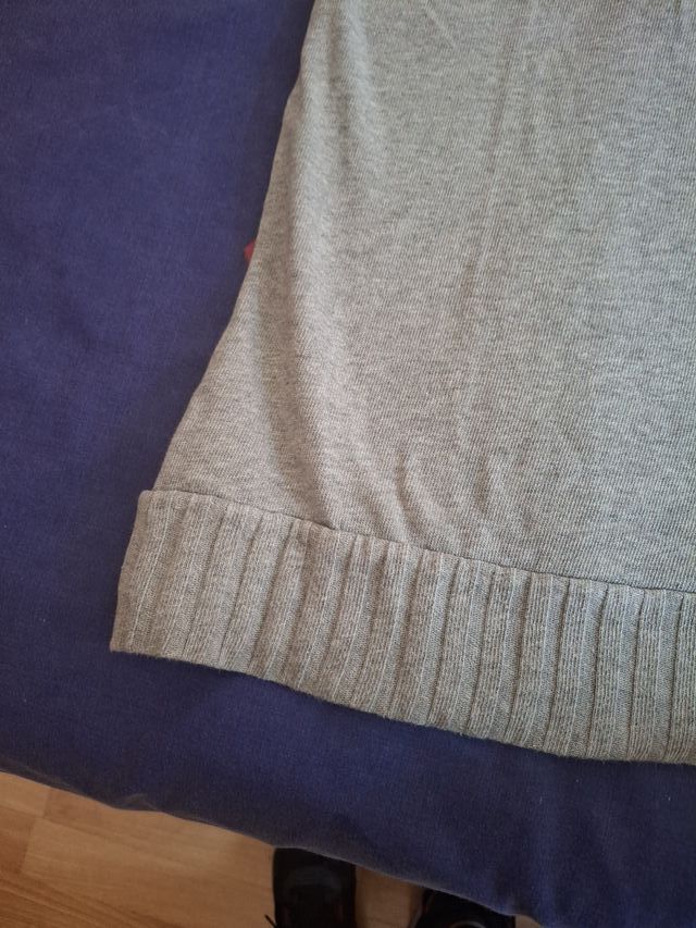 Jersey manga corta y cuello buelto color gris