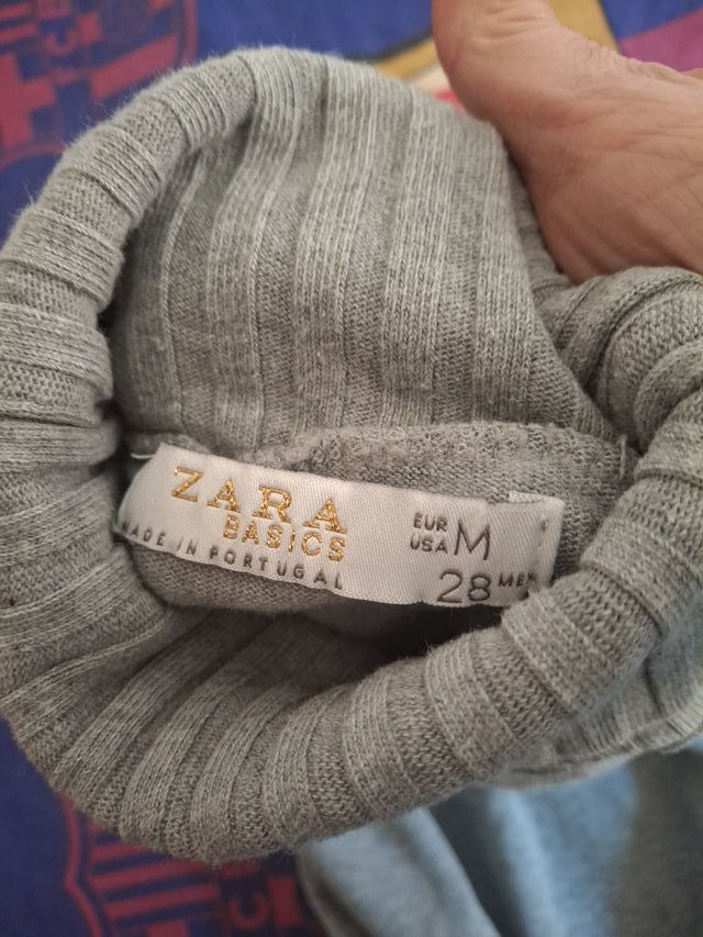 Jersey manga corta y cuello buelto color gris