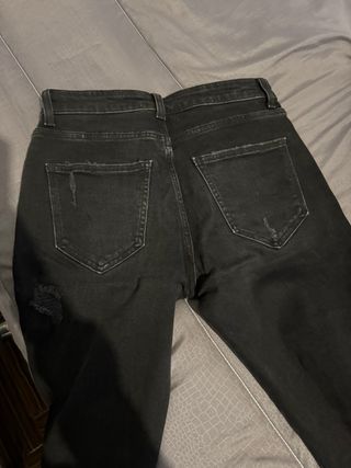 Jeans neri strappati