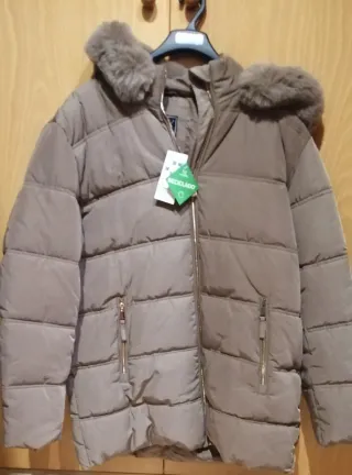 Giacca con cappuccio beige e marrone