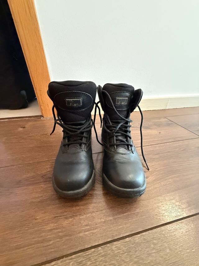 Botas Magnum caña media negras