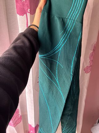 Mallas deportivas verde azulado con diseño