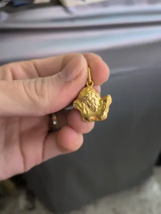 Colgante Cristo del Amor Oro silueta