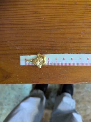 Colgante Cristo del Amor Oro silueta