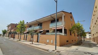 Casa adosada en venta en Binéfar