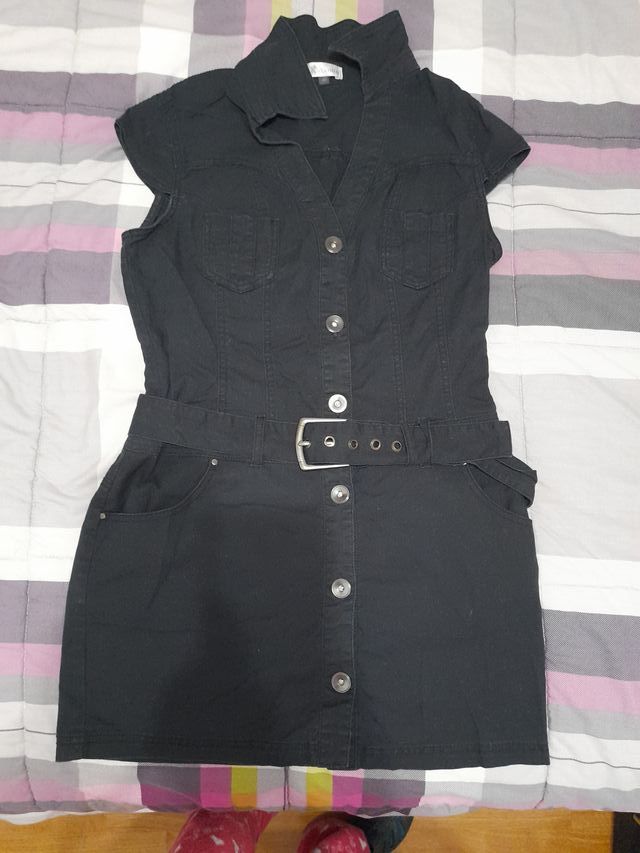 Vestido camisero negro con cinturón