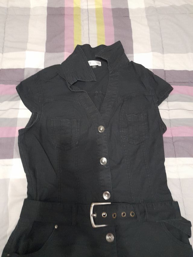 Vestido camisero negro con cinturón