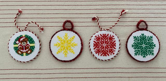 Adorno Navideño Punto Cruz Copo Nieve Rojo