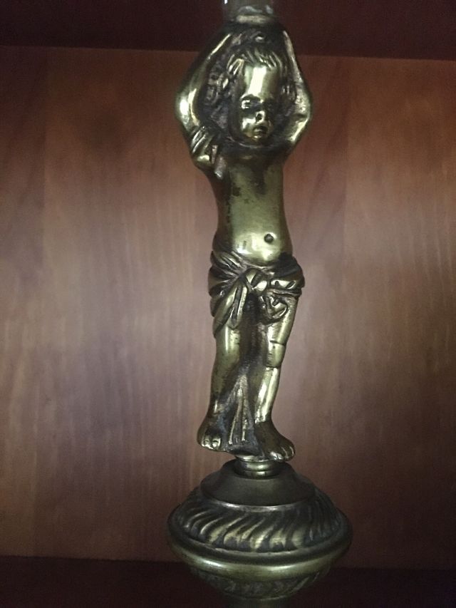 Figura di ragazzo in bronzo