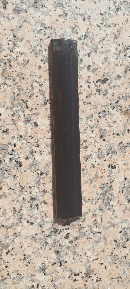 Cenefa negra decorativa