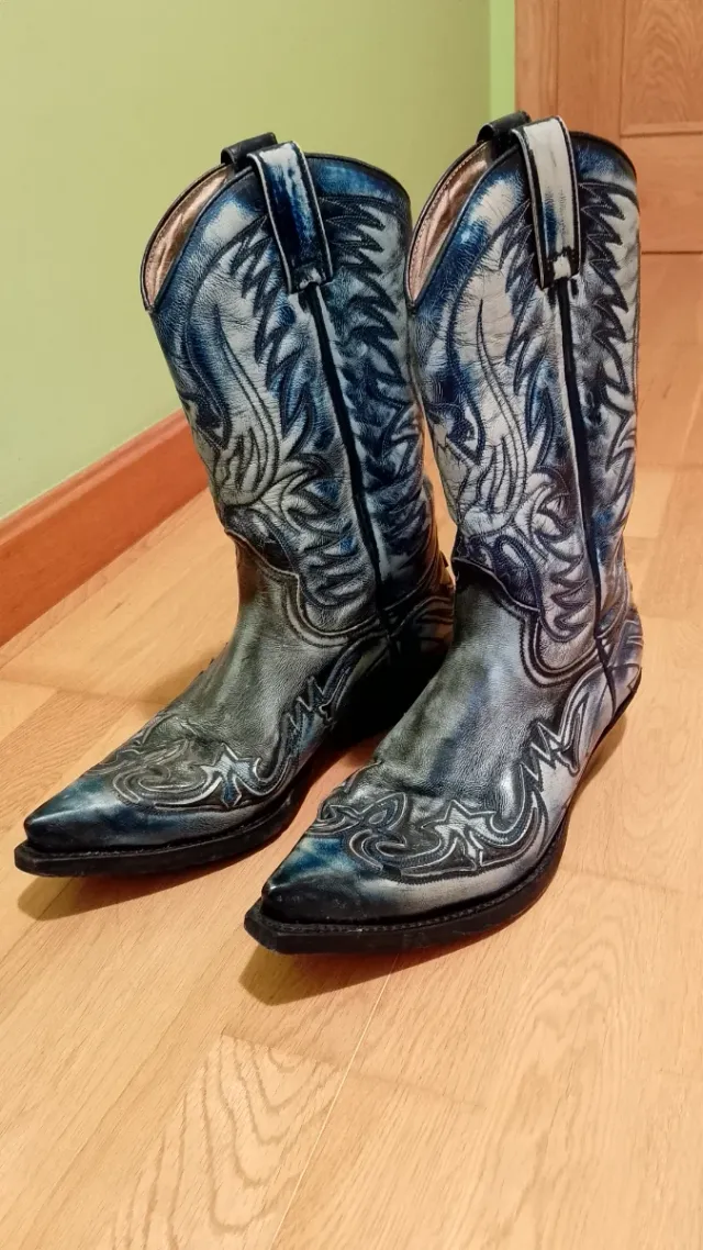 Botas de cuero.Marca SENDRA. Número 42_43.Ver foto