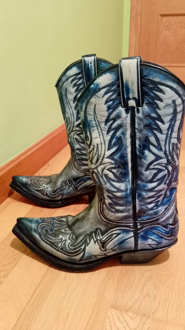 Botas de cuero.Marca SENDRA. Número 42_43.Ver foto