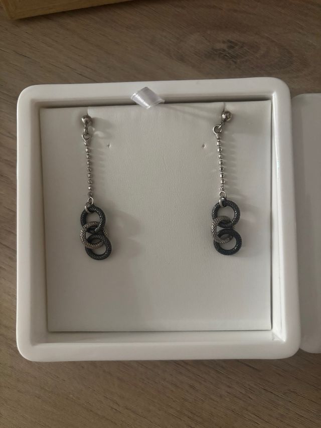 Orecchini Aro in argento e Lotus nero