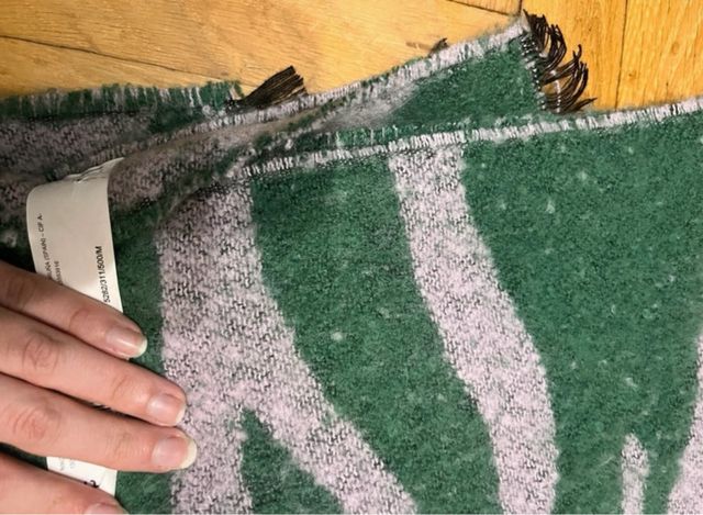 Bufanda verde y rosa con estampado cebra