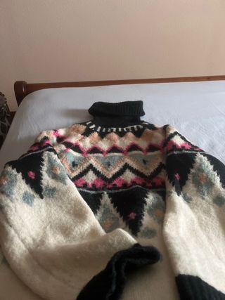 Jersey cuello alto estampado