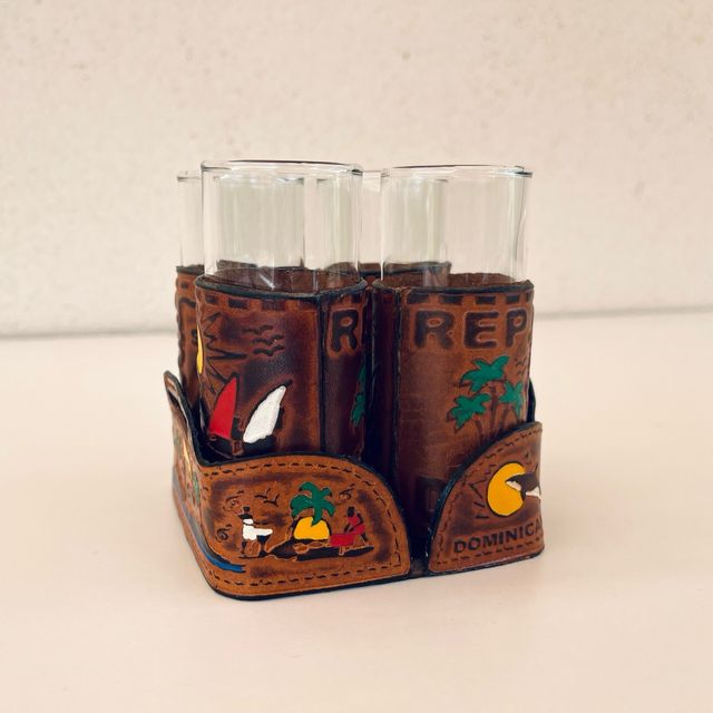Juego 4 vasos de chupito con bandeja
