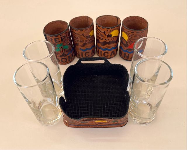 Juego 4 vasos de chupito con bandeja