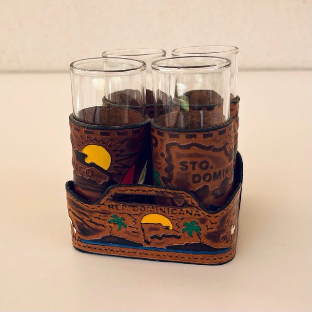 Juego 4 vasos de chupito con bandeja