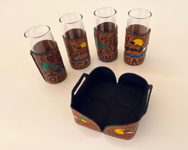 Juego 4 vasos de chupito con bandeja