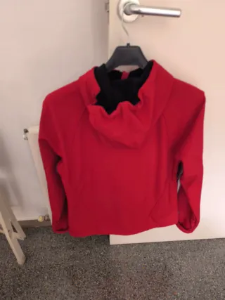 Abrigo Rojo con Capucha