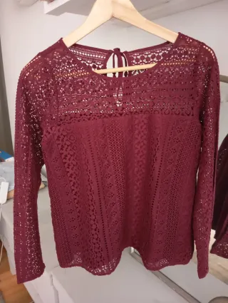 Blusa Hollister granate crochet