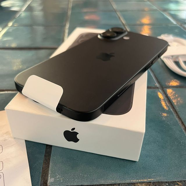 iPhone 16 Negro Espacial