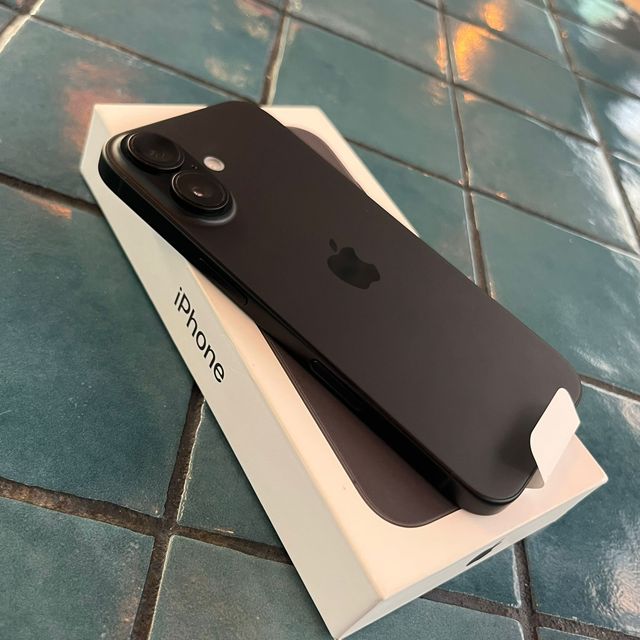 iPhone 16 Negro Espacial