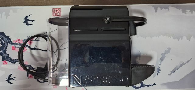 Cafetera Nespresso DeLonghi Inissia Negra