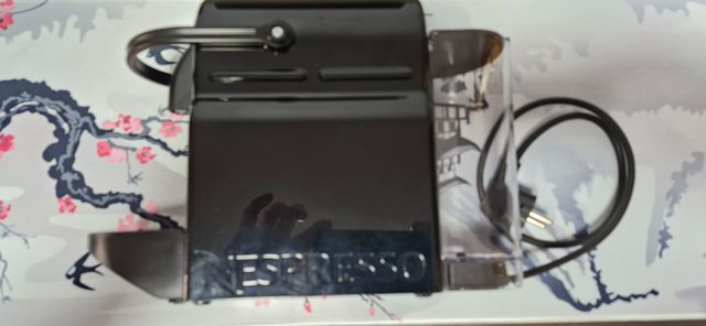 Cafetera Nespresso DeLonghi Inissia Negra