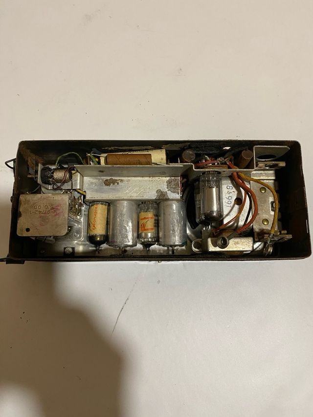 Radio RCA Victor Plata y Negra