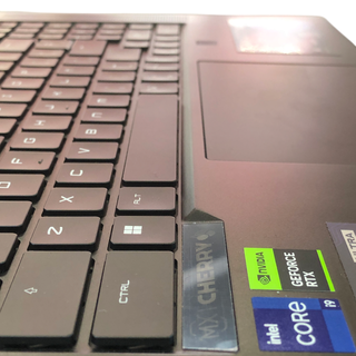 MSI Titan GT77 HX 13VI-006ES Portátil Gaming