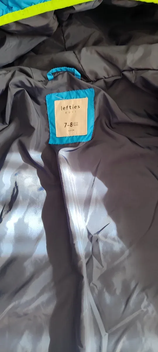 Chaqueta infantil azul con capucha