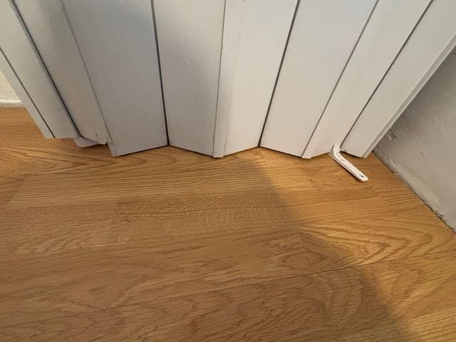 Puerta plegable plástica con tirador