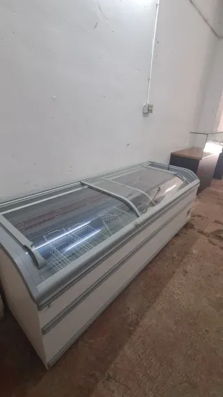 Arcón congelador cristal curvo